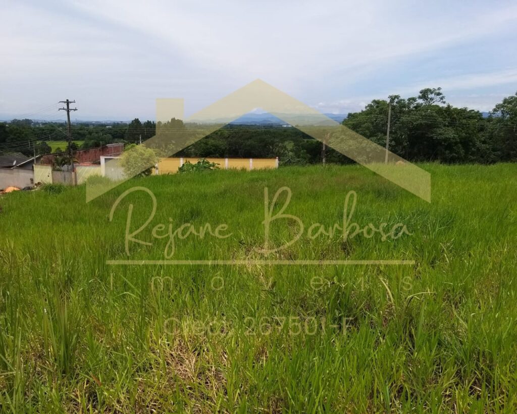 Terreno de 1.092 à Venda no Bairro Chácaras Piagui – Oportunidade Imperdível! Descubra um lugar tranquilo e espaçoso para concretizar seus planos! Este terreno de 1.092m², localizado no bairro Chácaras Piagui, oferece o ambiente perfeito para construir o espaço dos seus sonhos. E tem mais: o mesmo proprietário dispõe de um terreno ao lado, com 1.213m², ideal para quem deseja ampliar as possibilidades e criar um local ainda mais completo e confortável. Imagine as possibilidades: 🏡 Uma casa para relaxar e aproveitar a natureza; 🎉 Um salão de festas perfeito para reunir amigos e familiares; 🌳 Um espaço com muita área verde e privacidade. Destaques do terreno: ✔ Local tranquilo e de fácil acesso; ✔ Ambiente perfeito para moradia ou lazer; ✔ Potencial para diversas construções. Não perca esta oportunidade única! Agende uma visita e venha conhecer o espaço ideal para realizar seus projetos. 📞 Entre em contato e garanta já esse excelente investimento!