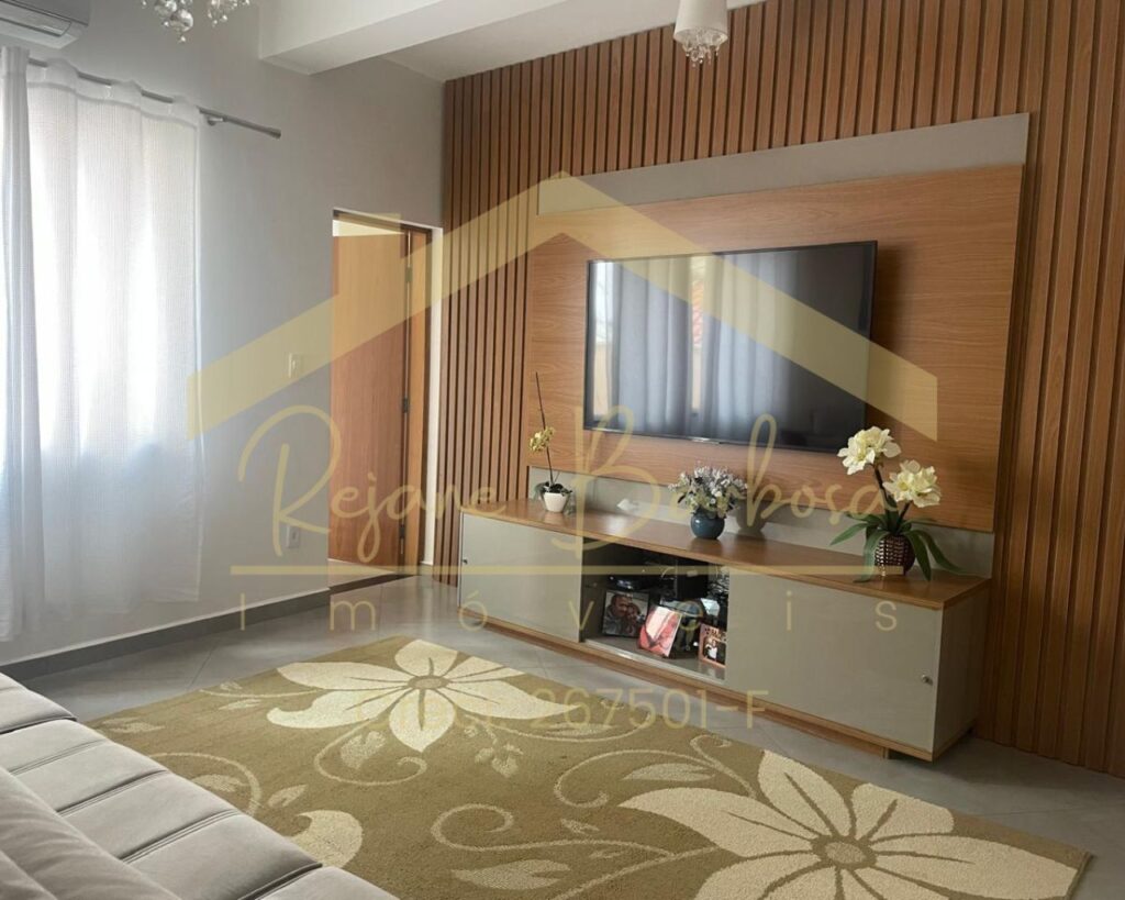 Casa de Alto Padrão no Bairro São Benedito – Guaratinguetá Descubra o privilégio de morar em uma casa sofisticada e espaçosa! Com 340m² de construção, este imóvel oferece conforto, elegância e um ambiente perfeito para você e sua família. ✨ Destaques do imóvel: ✔️ 1 dormitório + 2 suítes ✔️ 3 amplas salas ✔️ 4 banheiros ✔️ Espaço gourmet exclusivo ✔️ Acabamento de alto padrão 📍 Localização estratégica: Próximo a hospitais, escolas, farmácias, igrejas e ao encantador centro histórico de Guaratinguetá. 📜 Documentação 100% regularizada! 💎 Um investimento que une sofisticação e qualidade de vida. Agende sua visita e venha conhecer o seu novo lar! 📲