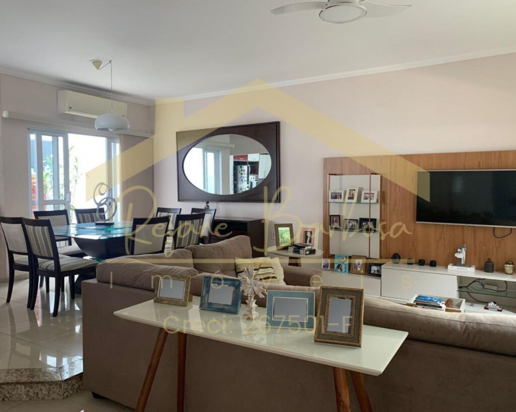 🏡 Casa à Venda no Bairro Village Santana – Guaratinguetá Se você busca conforto, sofisticação e uma área de lazer completa, este imóvel é a escolha perfeita para você e sua família! ✨ Destaques do imóvel: ✔️ 194m² de construção em um terreno de 300m² (10m de frente x 30m de lateral) ✔️ Suíte + 2 dormitórios ✔️ Duas salas espaçosas ✔️ Cozinha com móveis planejados ✔️ Banheiro com blindex e um closet exclusivo ✔️ Duas vagas cobertas 🌟 Diferenciais que encantam: ✅ Área de lazer surpreendente com churrasqueira e piscina ✅ Móveis planejados na cozinha, suíte e parcialmente em um dos quartos ✅ Armário com pia em L na área gourmet ✅ Alarme e ar-condicionado para mais segurança e conforto ✅ Espaço gourmet e um belo jardim para momentos inesquecíveis 📍 Infraestrutura completa: ✔️ Rede de água, esgoto e iluminação ✔️ Pavimentação e meio-fio ✔️ Transporte público a apenas 60 metros do imóvel 📜 Documentação regularizada! 💎 Não perca essa oportunidade! Agende sua visita e venha conhecer este imóvel exclusivo! 📲 🌟 Extras incluídos no imóvel: - 3 camas box - 2 guarda-roupas - sala de jantar (mesa, 8 cadeiras, armario, espelho) - sala de estar (sofá em L, 2 poltronas, mesa de centro, rack TV, TV Panasonic 50 polegadas) - cozinha (geladeira brastemp, microondas brastemp, maquina lavar louça Elerolux, exaustor ilha) - area lazer (geladeira, mesa redonda com 4 cadeiras, suporte para lenha, ventilador de parede cooktop de 2 bocas) - Toldo elétrico area de lazer - 4 condicionadores de ar - 3 ventiladores de teto - Cerca elétrica - Alarme Intelbras - Central de Video Intelbras com 5 cameras OBS: Sem os extras: R$ 770.000,00