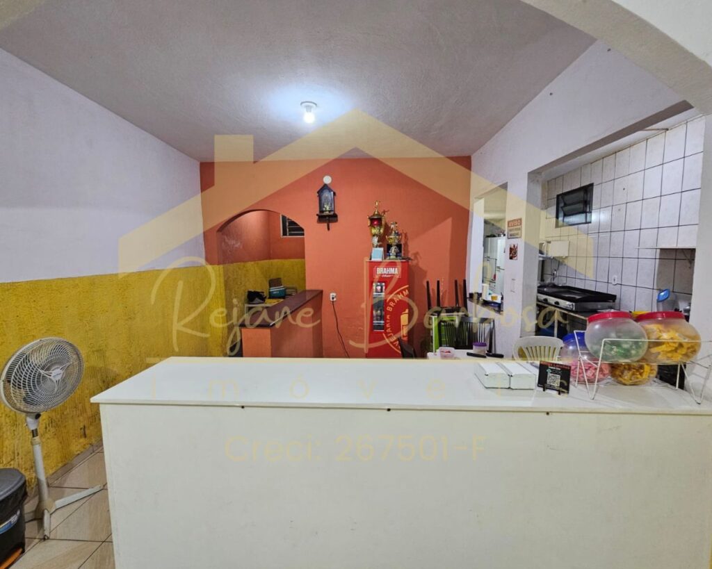 🏡 Sobrado com Ponto Comercial no Bairro Jardim Tamandaré – Guaratinguetá-SP Uma excelente oportunidade para quem deseja morar e empreender no mesmo endereço! Localizado no bairro Jardim Tamandaré, este imóvel une conforto residencial com potencial comercial. 📐 Área construída total de 160m², sendo: 🔹 80m² de ponto comercial, com dois banheiros – pronto para abrir seu negócio ou gerar renda extra. 🔹 80m² de residência, composta por 2 quartos, 1 banheiro, sala, varanda, lavanderia e quintal – perfeito para viver com conforto e tranquilidade. 📍 Bairro com excelente localização, próximo a comércios, escolas, farmácias e com fácil acesso ao centro da cidade. 💼 Uma excelente opção para empreender ou investir com segurança! 📞 Agende uma visita agora mesmo e venha conhecer essa oportunidade única!