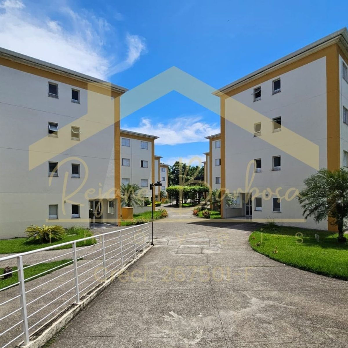 Apartamento Térreo no Condomínio Campo Belo no São Dimas Conforto, Exclusividade e Valorização! More com conforto e segurança em Guaratinguetá. Um condomínio fechado com segurança, para morar e viver bem. Apenas 6 torres, com estacionamento e área de lazer. Apresentamos uma oportunidade para morar ou investir em Guaratinguetá. Este apartamento esta pronto transferir, está localizado no bairro São Dimas, com uma estrutura perfeita para sua família ou negócio. 🏠 Área privativa de 45m² bem planejados 🛏 2 dormitórios aconchegantes 🚗 Garagem para 1 carro ✔ Infraestrutura completa com todos os serviços públicos Apartamento Condomínio Campo Belo: Um espaço projetado para proporcionar segurança, conforto e diversão para toda a família. 📍 Localização estratégica em um dos bairros mais valorizados de Guaratinguetá: ✅ Documentação regularizada, pronta para financiamento ou transferência. Invista em qualidade de vida e valorização imobiliária! Não perca a chance de morar ou investir no bairro que reúne comodidade, exclusividade e praticidade. Agende sua visita agora mesmo!