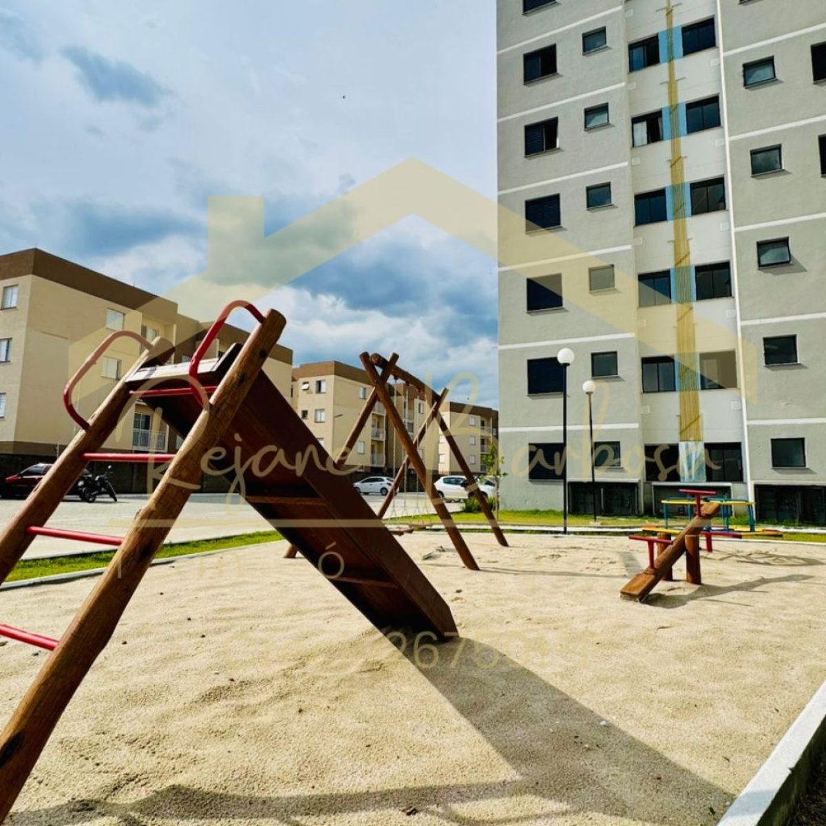 Apartamento no Chácara Selles em Guaratinguetá - Home Club Splendore Conforto, Exclusividade e Valorização! Apresentamos uma oportunidade única para morar ou investir em Guaratinguetá. Este apartamento novo, está localizado no prestigiado bairro Chácara Selles, com uma estrutura perfeita para sua família ou negócio. 🏠 Área privativa de 53,80 m² bem planejados 🛏 2 dormitórios aconchegantes 🚗 Garagem para 1 carro ✔ Infraestrutura completa com todos os serviços públicos Apartamento Clube Home Club Splendore: Um espaço projetado para proporcionar segurança, conforto e diversão para toda a família. 📍 Localização estratégica em um dos bairros mais valorizados de Guaratinguetá: Ao lado do Centro Próximo ao Buriti Shopping Fácil acesso à Prefeitura Municipal, rodoviária, escolas renomadas, hospitais e grandes redes de supermercados e atacados ✅ Documentação regularizada, pronta para financiamento ou transferência. Invista em qualidade de vida e valorização imobiliária! Não perca a chance de morar ou investir no bairro que reúne comodidade, exclusividade e praticidade. Agende sua visita agora mesmo! Código do Imóvel: 2025-118 Whatsapp: 12 98868-4314 Email: rejanebarbosaimoveis@gmail.com Visite nosso site: https://rejanebarbosaimoveis.com.br