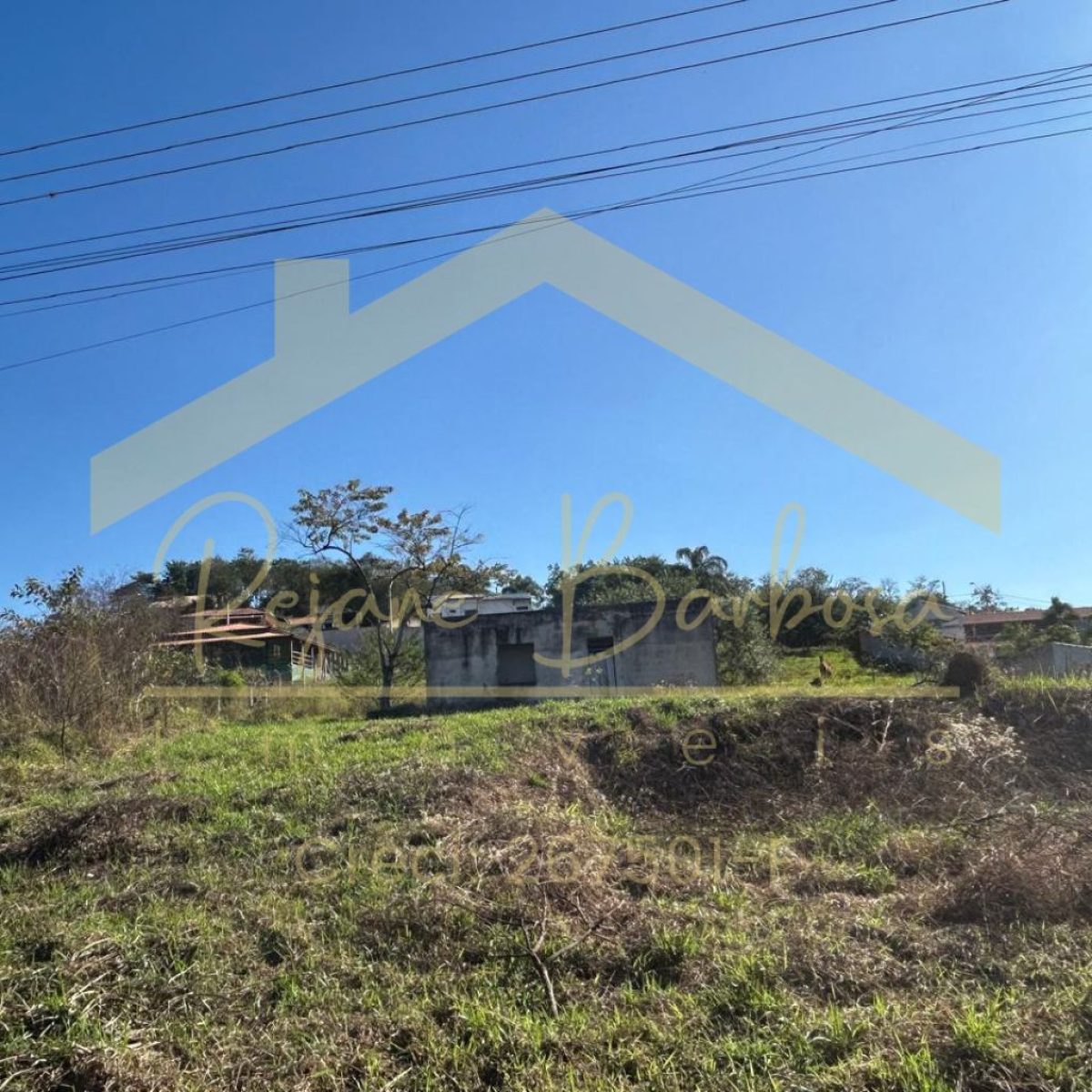 Terreno de 1.213 à Venda no Bairro Chácaras Piagui – Oportunidade Imperdível! Descubra um lugar tranquilo e espaçoso para concretizar seus planos! Este terreno de 1.213m², localizado no bairro Chácaras Piagui, oferece o ambiente perfeito para construir o espaço dos seus sonhos. E tem mais: o mesmo proprietário dispõe de um terreno ao lado, com 1.092m², ideal para quem deseja ampliar as possibilidades e criar um local ainda mais completo e confortável. Imagine as possibilidades: 🏡 Uma casa para relaxar e aproveitar a natureza; 🎉 Um salão de festas perfeito para reunir amigos e familiares; 🌳 Um espaço com muita área verde e privacidade. Destaques do terreno: ✔ Local tranquilo e de fácil acesso; ✔ Ambiente perfeito para moradia ou lazer; ✔ Potencial para diversas construções. Não perca esta oportunidade única! Agende uma visita e venha conhecer o espaço ideal para realizar seus projetos. 📞 Entre em contato e garanta já esse excelente investimento!